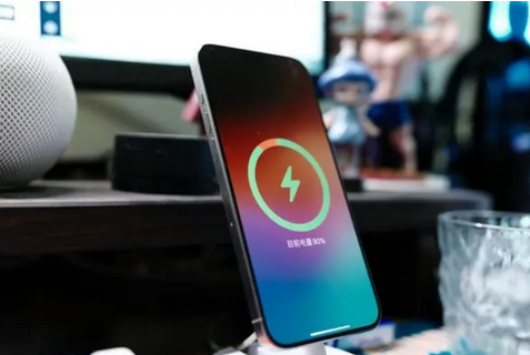 岳口镇苹果15换屏服务分享用什么充电器给iPhone15充电更好 